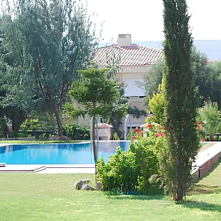 Alacati'nin Merkezinde Luex *