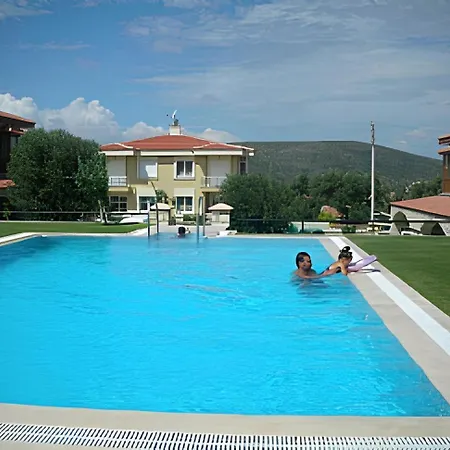 Alacati'nin Merkezinde Luex Çeşme